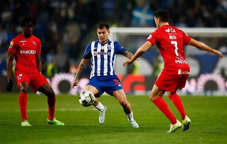 九游体育app-包含塞维利亚训练开放日，转会期战术微调引欢呼，葡超在即，赛季目标并未改变的词条