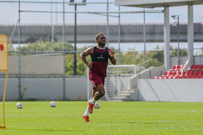 上海海港发布备战花絮，今晚战术微调，欧联任务艰巨，年轻球员得到机会(海盗港湾20天困难详细攻略)