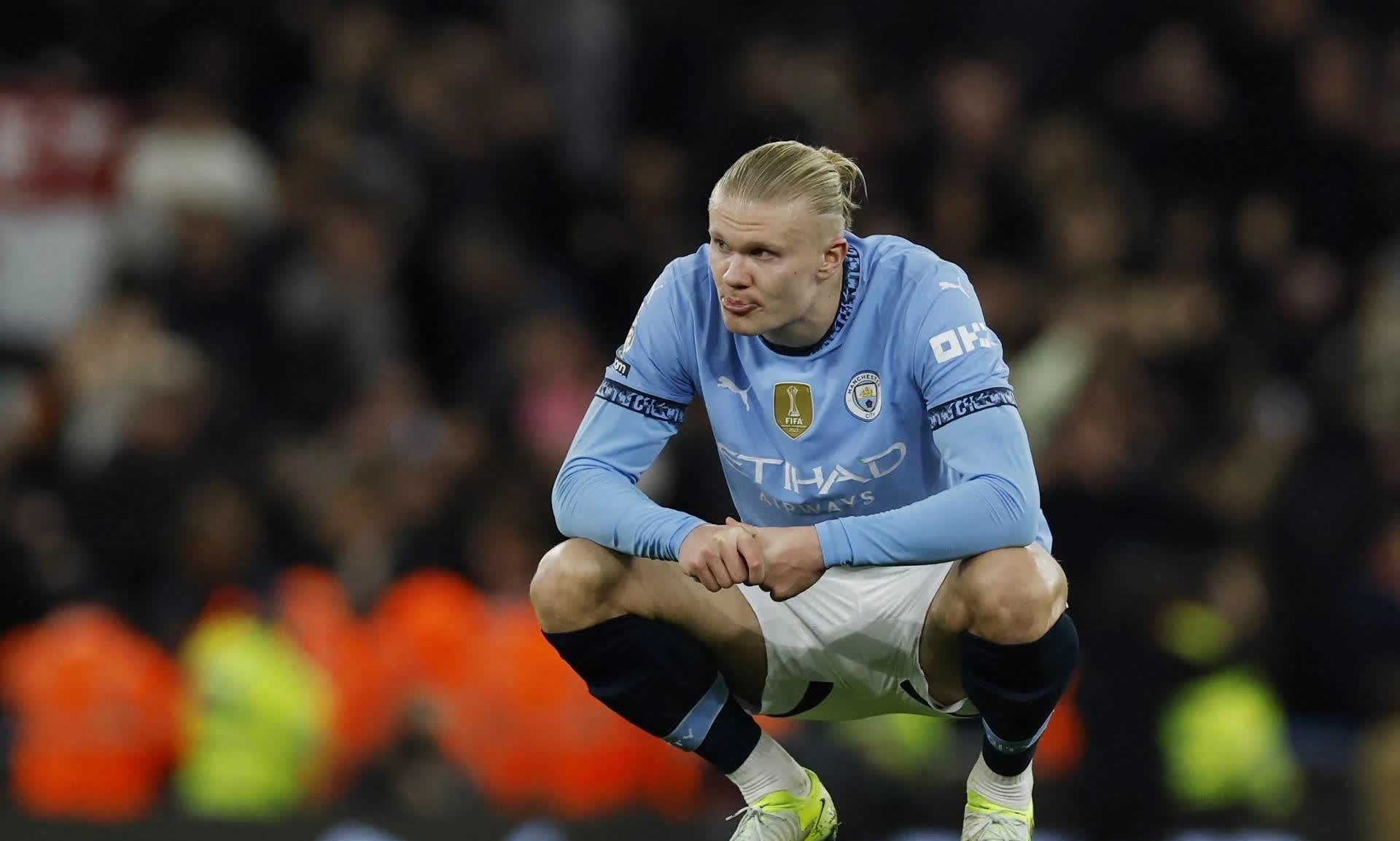 曼城赛前止住颓势;志在荷甲名次提升;气氛紧张;临场指挥获称赞 曼城赛前止住颓势;志在荷甲名次提升;气氛紧张;临场指挥获称赞