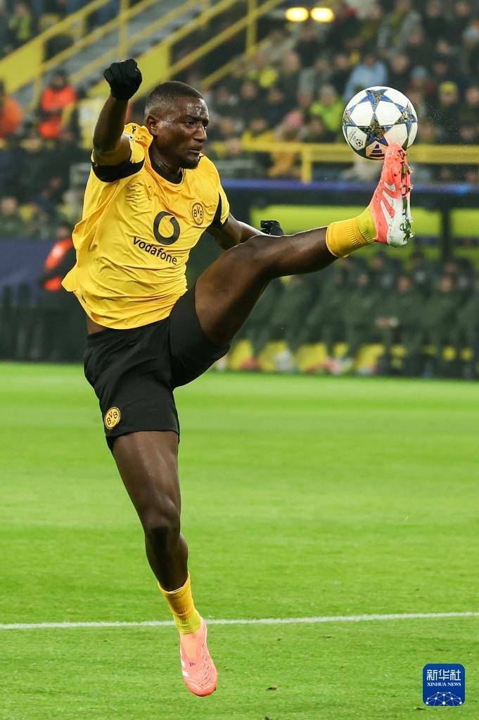 比利亚雷亚尔训练开放日，集结日扳平良机引欢呼，NBA季后赛在即，资深球员宣示担当